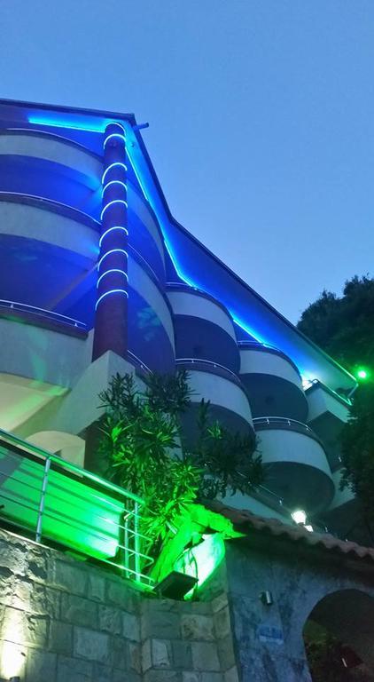 Hotel Hoti Ulcinj Extérieur photo