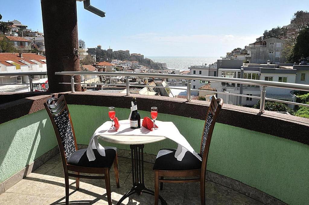 Hotel Hoti Ulcinj Extérieur photo