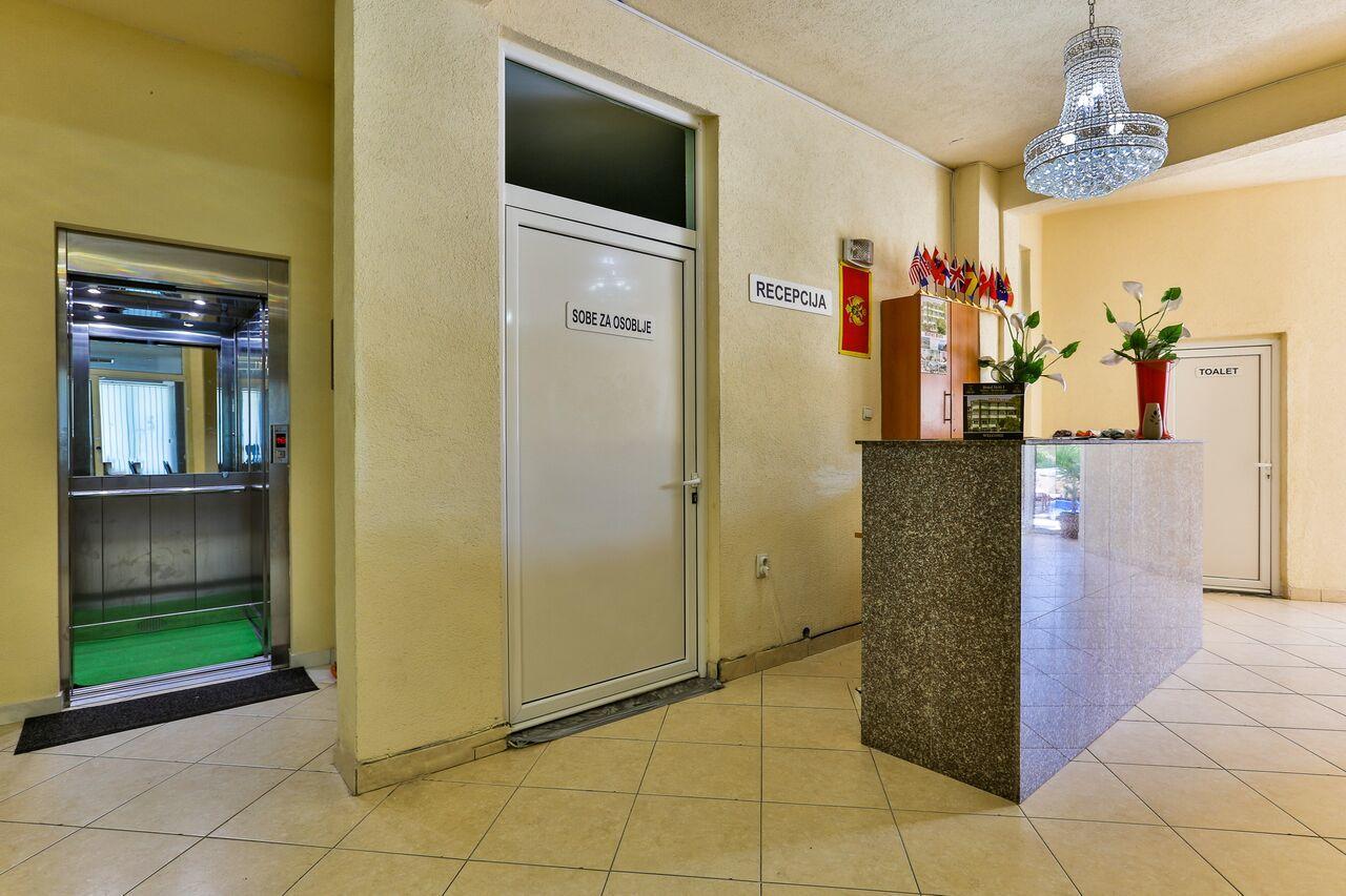 Hotel Hoti Ulcinj Extérieur photo