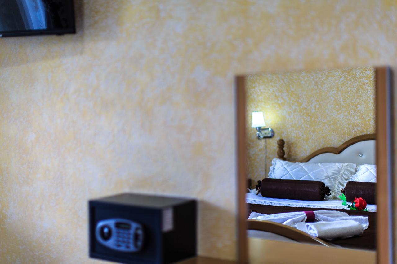 Hotel Hoti Ulcinj Extérieur photo