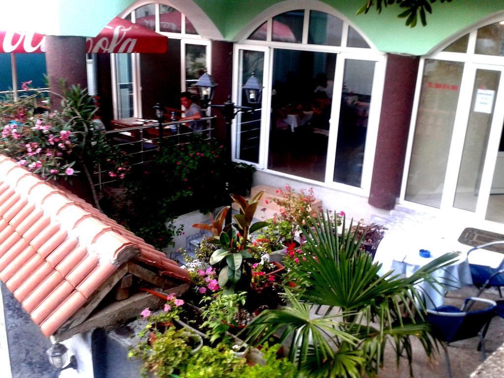 Hotel Hoti Ulcinj Extérieur photo